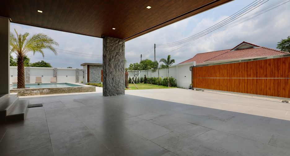 For rent and for sale 7 bed house in Bang Lamung, Chonburi
