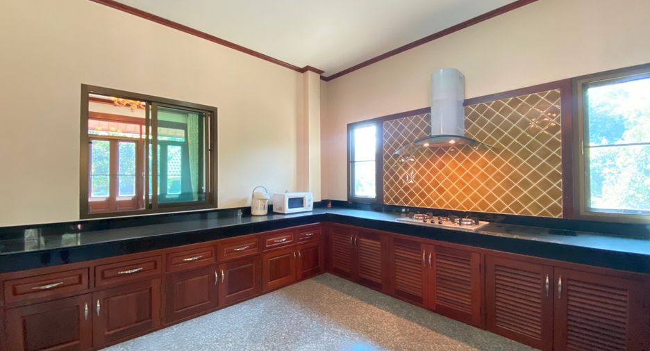 For rent 4 bedrooms house in San Sai, Chiang Mai