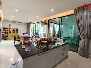 For sale 5 Beds house in Phasi Charoen, Bangkok