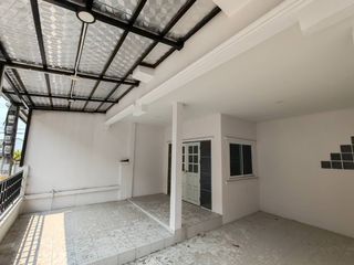 For sale 6 bed townhouse in Thanyaburi, Pathum Thani