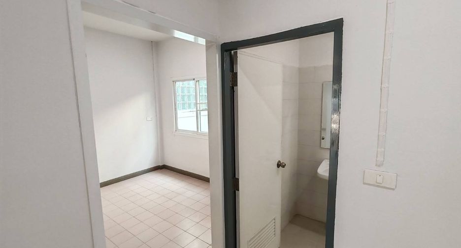 For sale 6 bedrooms townhouse in Thanyaburi, Pathum Thani
