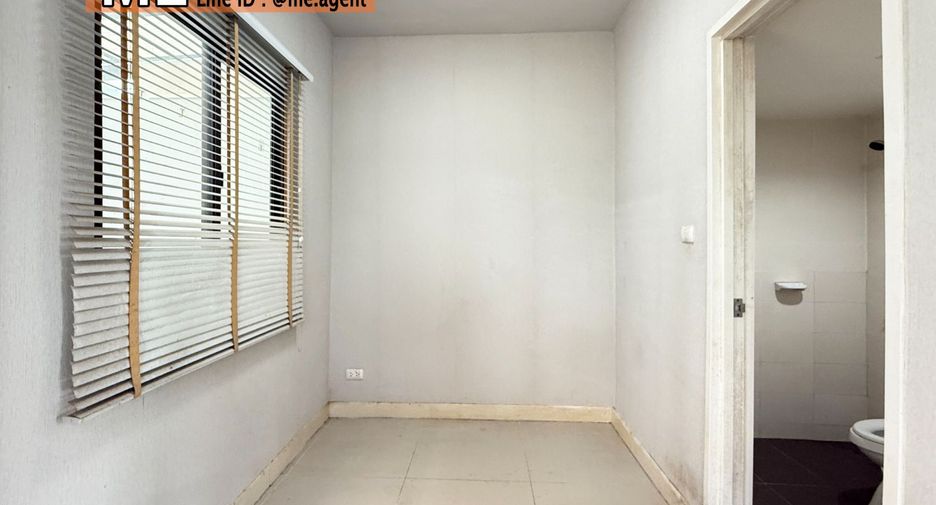 For sale 3 ベッドルーム townhouse in Suan Luang, Bangkok