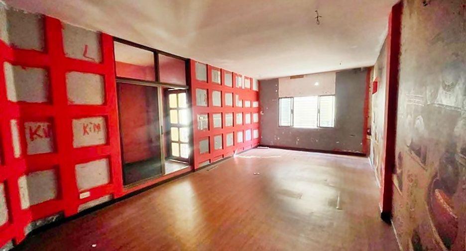 For rent retail Space in Watthana, Bangkok
