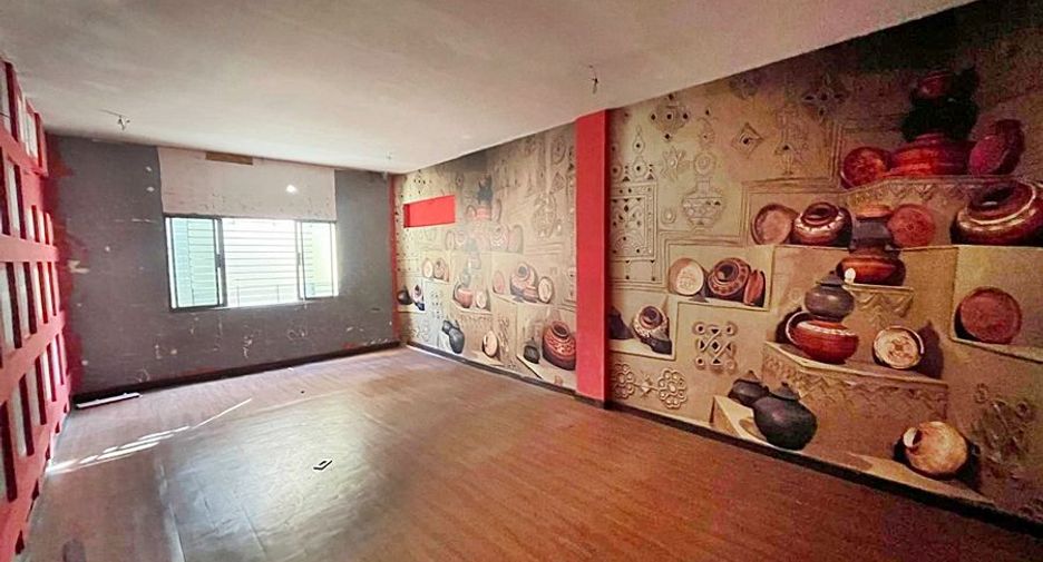 For rent retail Space in Watthana, Bangkok