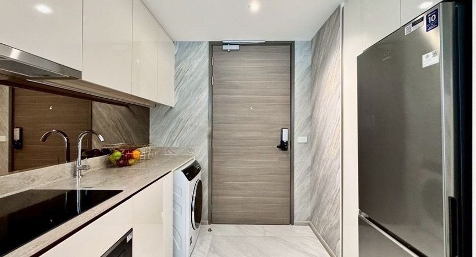 For rent 3 bedrooms condo in Khlong Toei, Bangkok