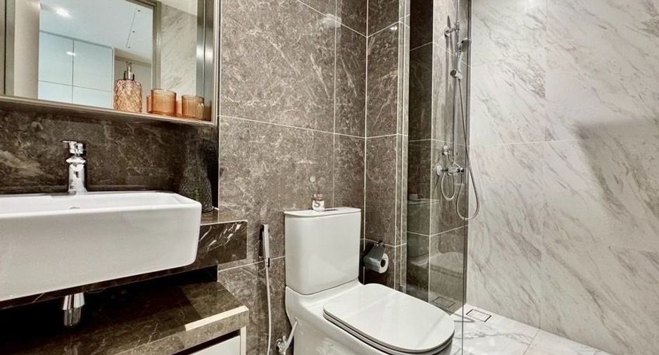 For rent 3 bedrooms condo in Khlong Toei, Bangkok
