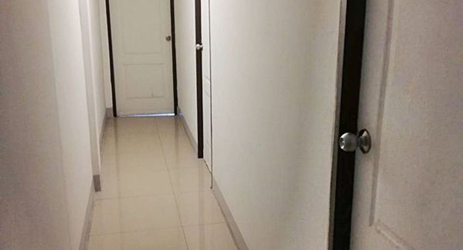Gewerbefläche zur Miete mit 10 Zimmer in Watthana, Bangkok