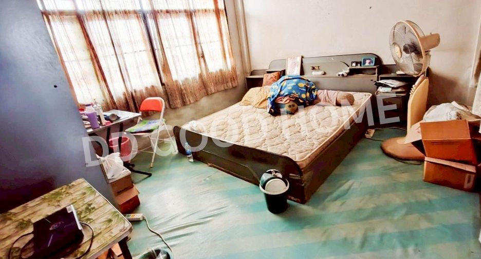For sale 6 bedrooms retail Space in Thawi Watthana, Bangkok