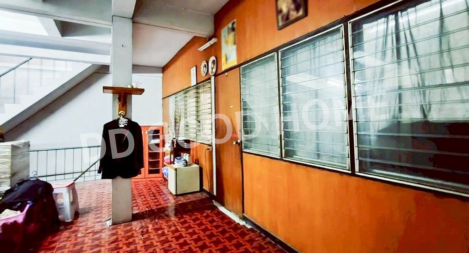 For sale 6 bedrooms retail Space in Thawi Watthana, Bangkok