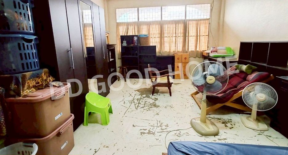 For sale 6 bedrooms retail Space in Thawi Watthana, Bangkok