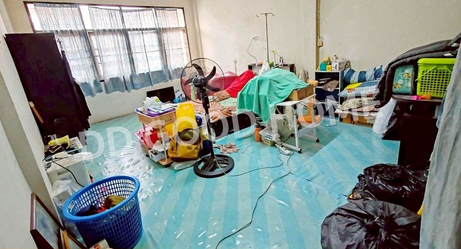 For sale 6 bedrooms retail Space in Thawi Watthana, Bangkok