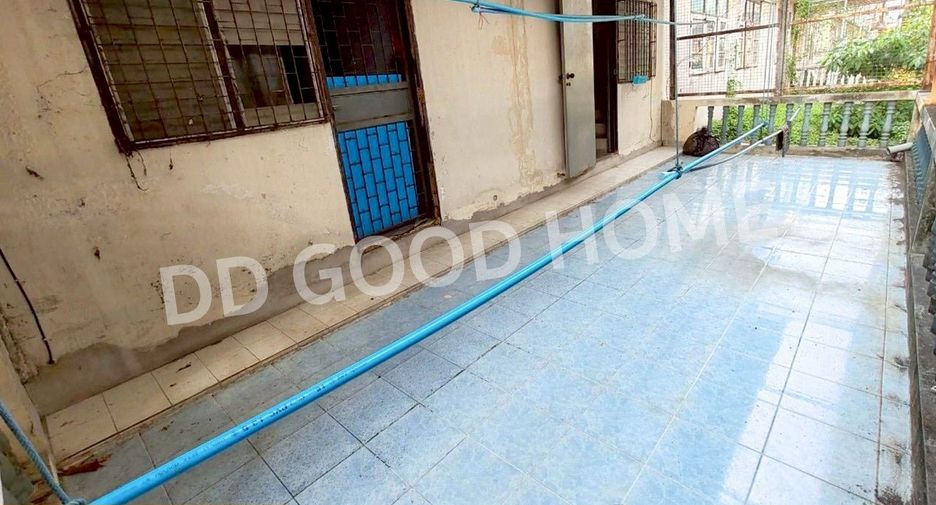 For sale 6 bedrooms retail Space in Thawi Watthana, Bangkok