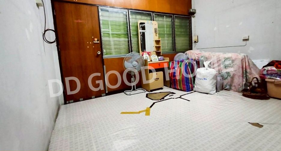 For sale 6 bedrooms retail Space in Thawi Watthana, Bangkok