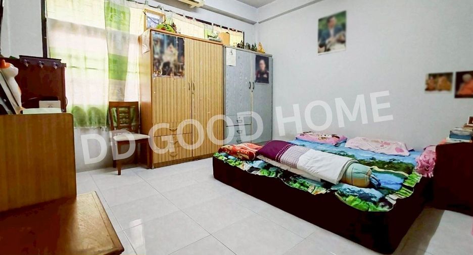 For sale 6 bedrooms retail Space in Thawi Watthana, Bangkok