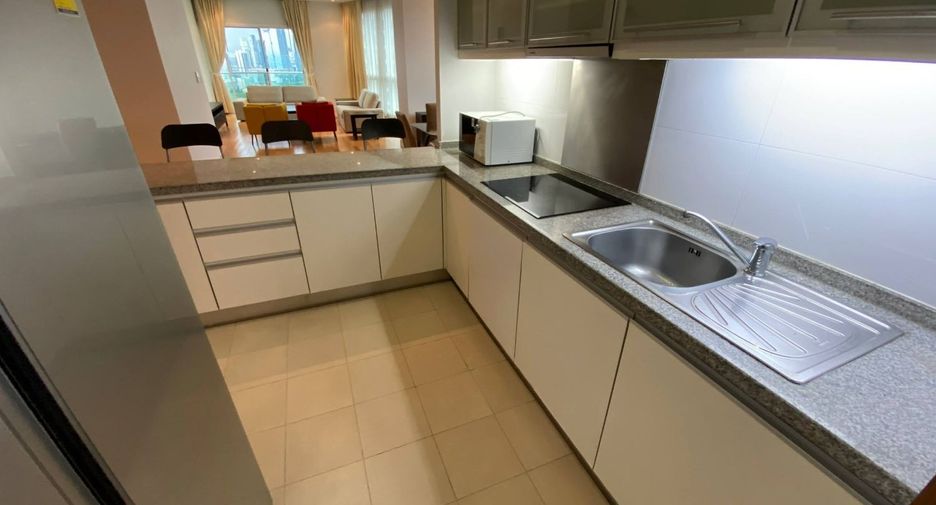 For rent 3 bedrooms condo in Khlong Toei, Bangkok
