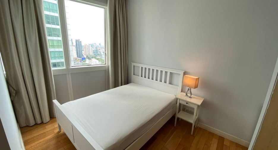 For rent 3 bedrooms condo in Khlong Toei, Bangkok