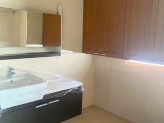 For sale 3 bed condo in Yan Nawa, Bangkok