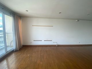 For sale 3 bed condo in Yan Nawa, Bangkok