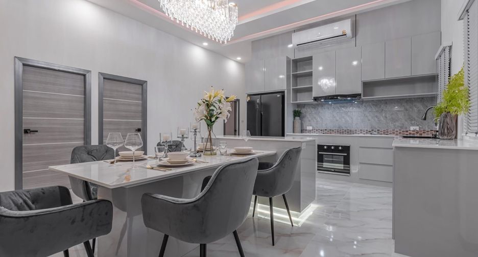 For sale 5 ベッドルーム house in Bang Lamung, Chonburi