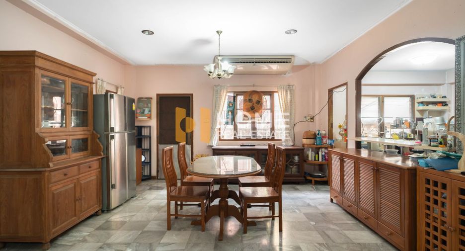 For sale 4 bedrooms house in Bang Kapi, Bangkok