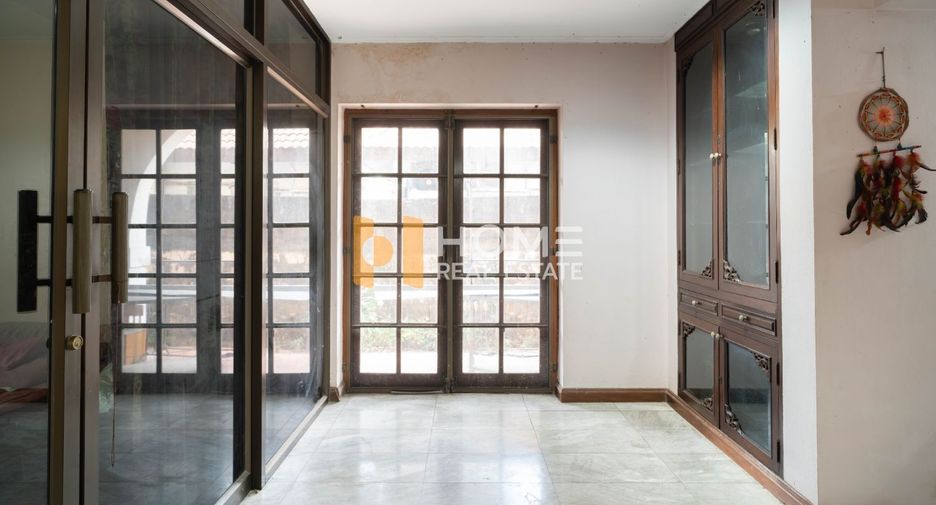 For sale 4 bedrooms house in Bang Kapi, Bangkok