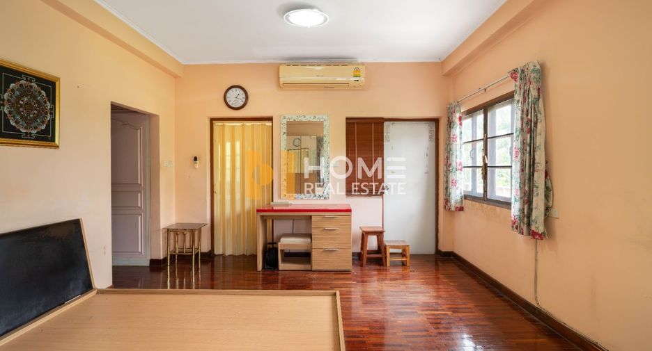 For sale 4 bedrooms house in Bang Kapi, Bangkok