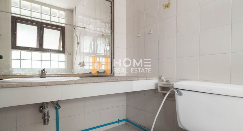 For sale 4 bedrooms house in Bang Kapi, Bangkok