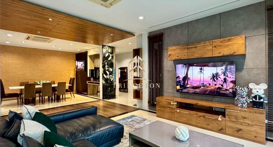 Casa en alquiler de 4 habitaciones en Lat Phrao, Bangkok