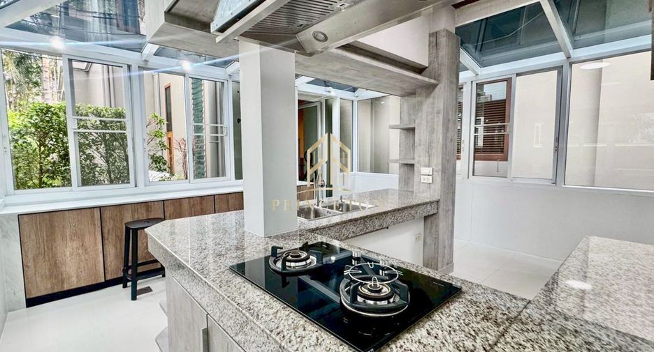 Casa en alquiler de 4 habitaciones en Lat Phrao, Bangkok