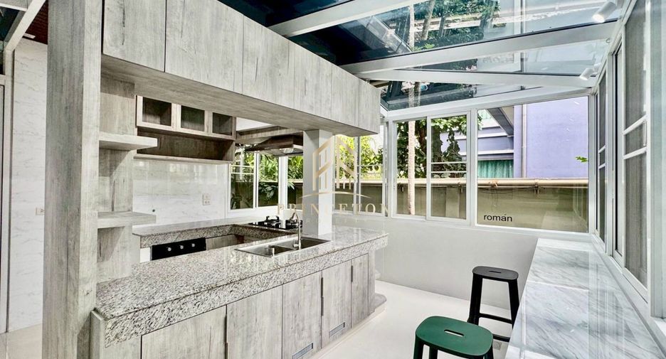 Casa en alquiler de 4 habitaciones en Lat Phrao, Bangkok