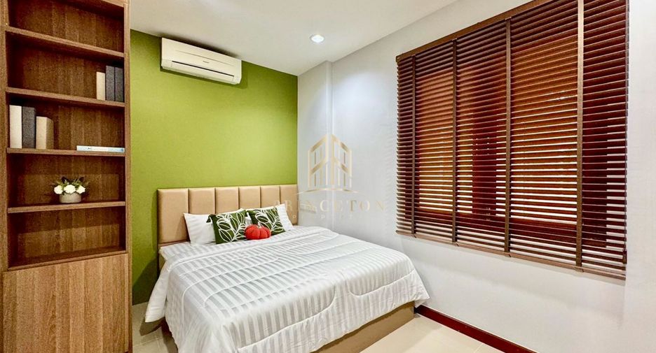 Casa en alquiler de 4 habitaciones en Lat Phrao, Bangkok