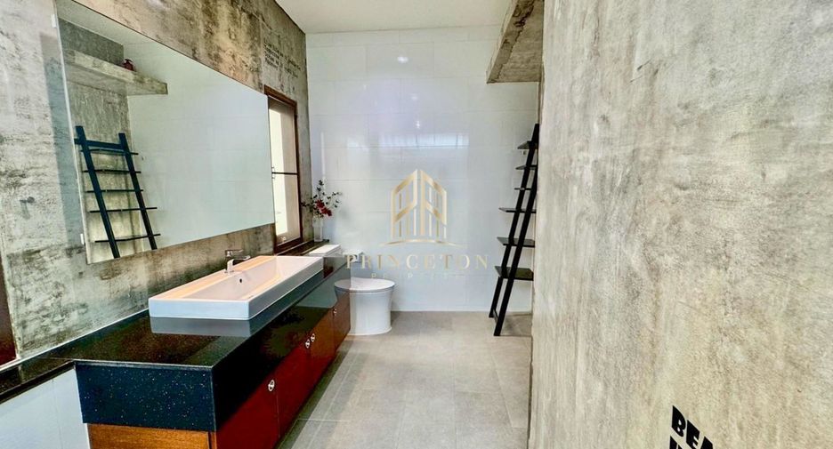 Casa en alquiler de 4 habitaciones en Lat Phrao, Bangkok