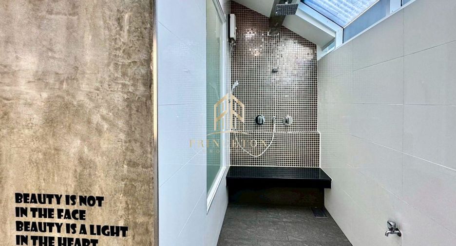 Casa en alquiler de 4 habitaciones en Lat Phrao, Bangkok