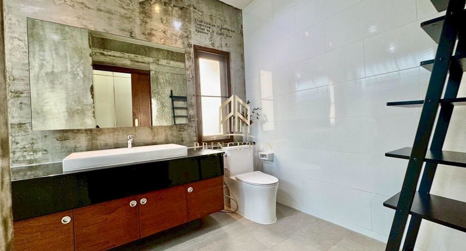 Casa en alquiler de 4 habitaciones en Lat Phrao, Bangkok