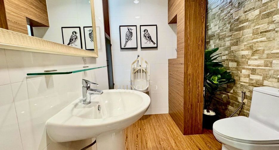 Casa en alquiler de 4 habitaciones en Lat Phrao, Bangkok