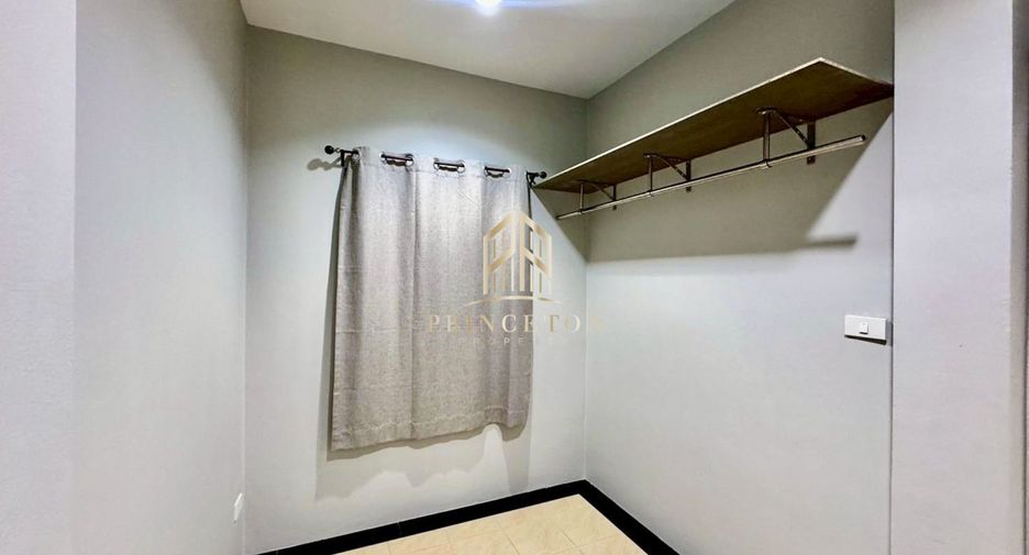 Casa en alquiler de 4 habitaciones en Lat Phrao, Bangkok
