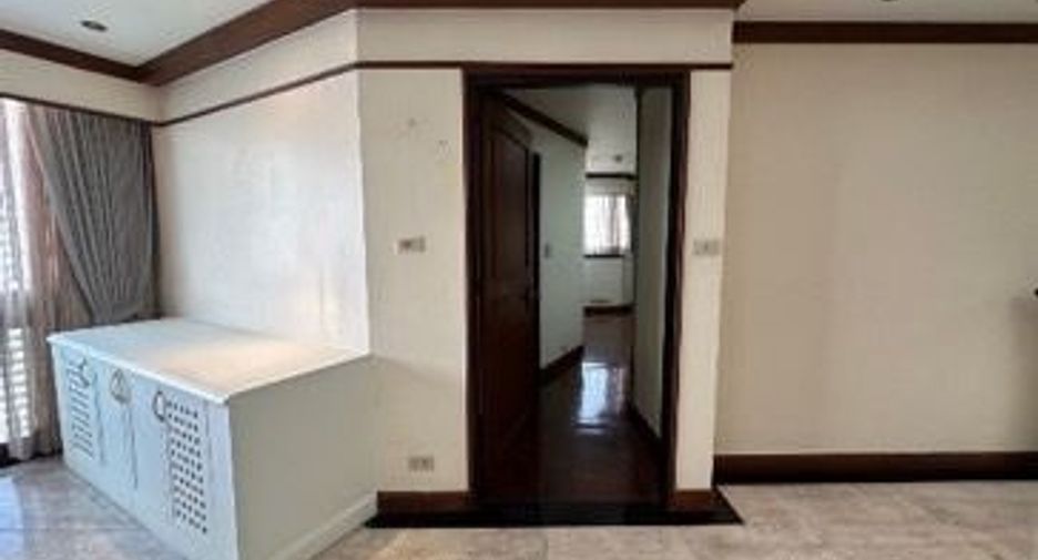 Condo en alquiler de 3 habitaciones en Khlong Toei, Bangkok