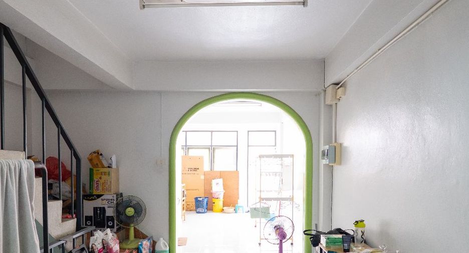 For sale 2 bedrooms retail Space in Bang Kapi, Bangkok