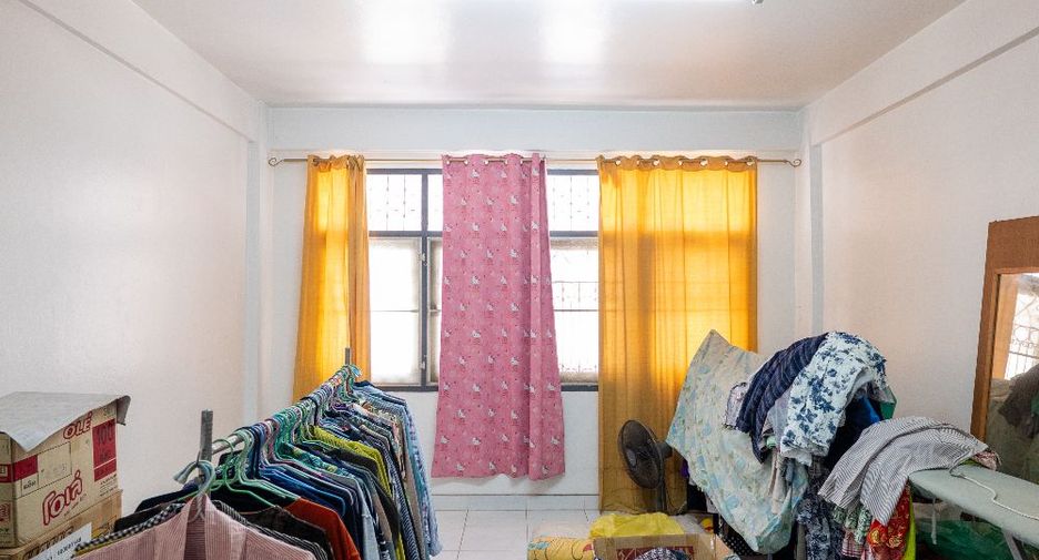 For sale 2 bedrooms retail Space in Bang Kapi, Bangkok