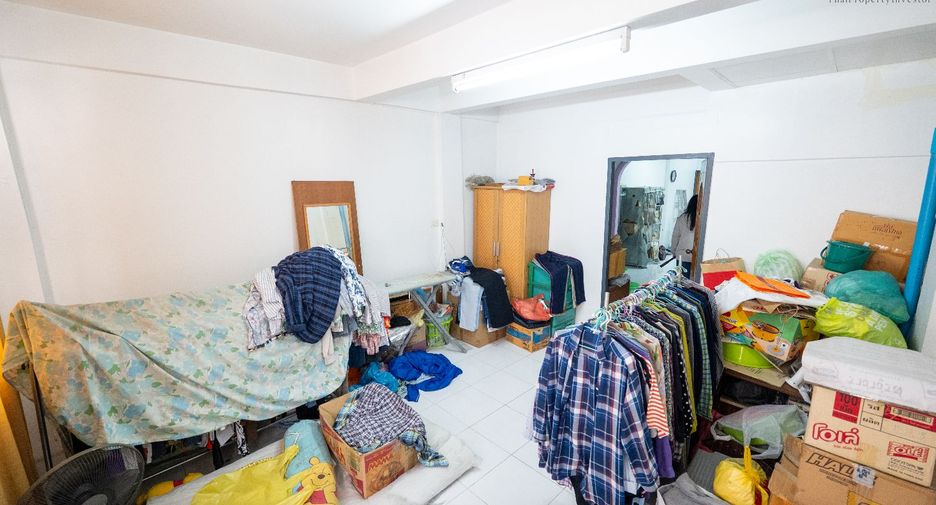 For sale 2 bedrooms retail Space in Bang Kapi, Bangkok
