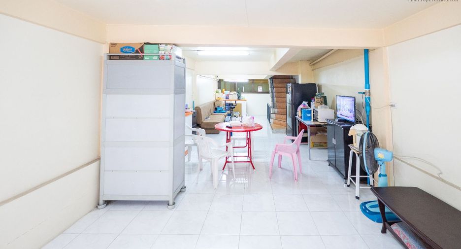 For sale 2 bedrooms retail Space in Bang Kapi, Bangkok