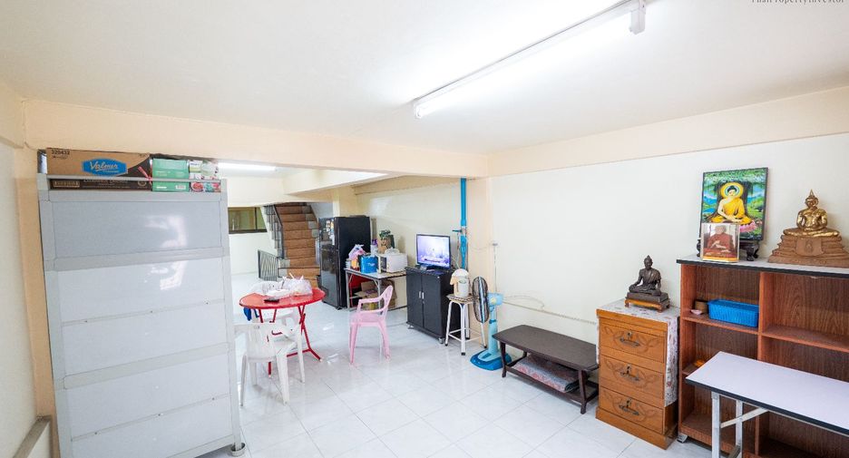 For sale 2 bedrooms retail Space in Bang Kapi, Bangkok
