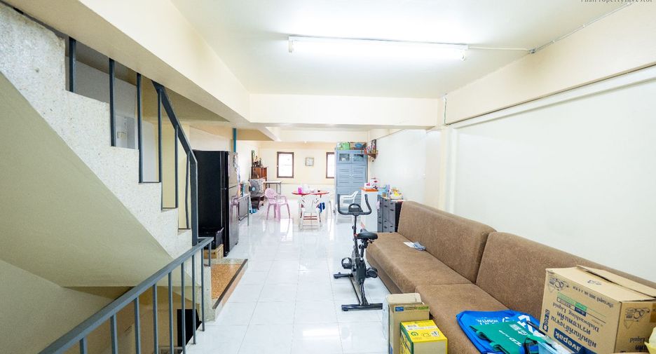 For sale 2 bedrooms retail Space in Bang Kapi, Bangkok