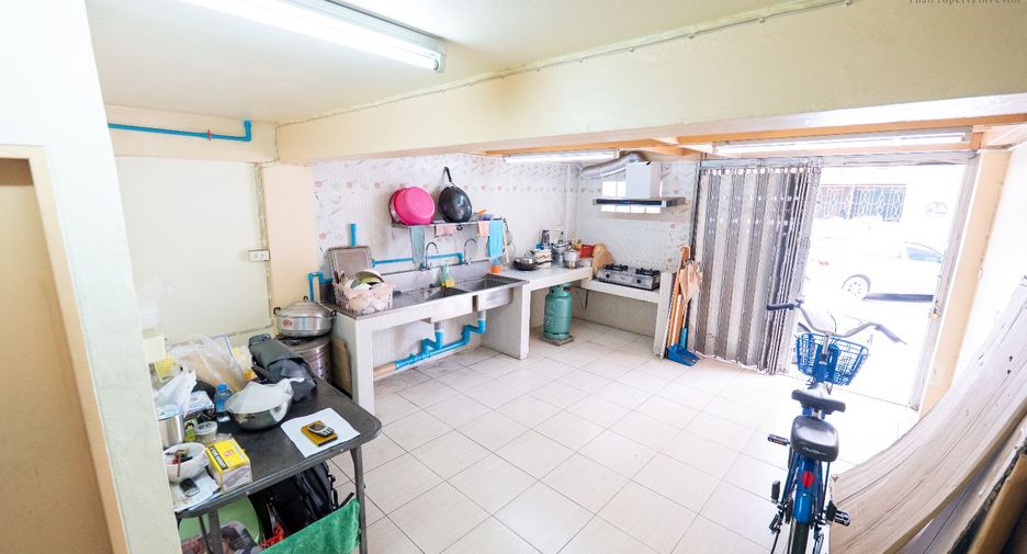 For sale 2 bedrooms retail Space in Bang Kapi, Bangkok