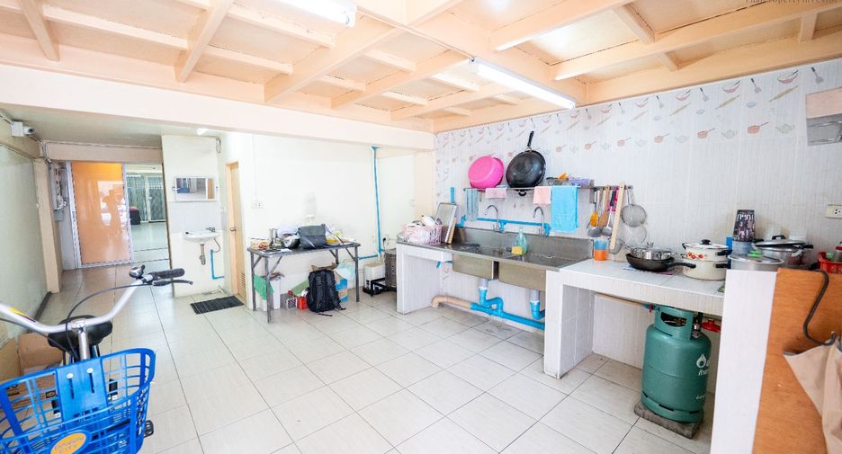 For sale 2 bedrooms retail Space in Bang Kapi, Bangkok