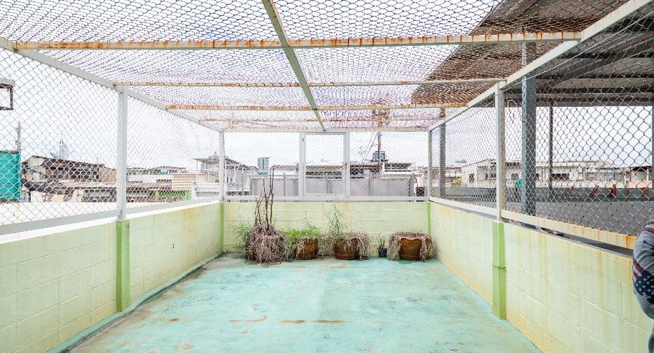 For sale 2 bedrooms retail Space in Bang Kapi, Bangkok
