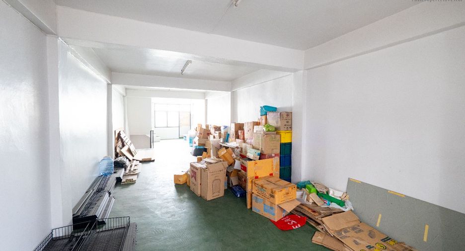 For sale 2 bedrooms retail Space in Bang Kapi, Bangkok