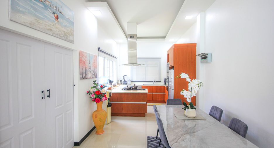 For sale 4 bedrooms villa in Hua Hin, Prachuap Khiri Khan