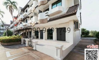 出租 5 卧室 联排别墅 在 Khlong Toei, 曼谷