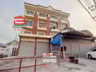 For sale 3 bed retail Space in Lam Luk Ka, Pathum Thani